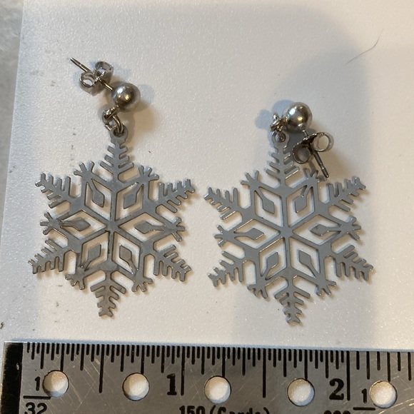 Assorted Fashion Pierced Earrings - Picture 3 of 5